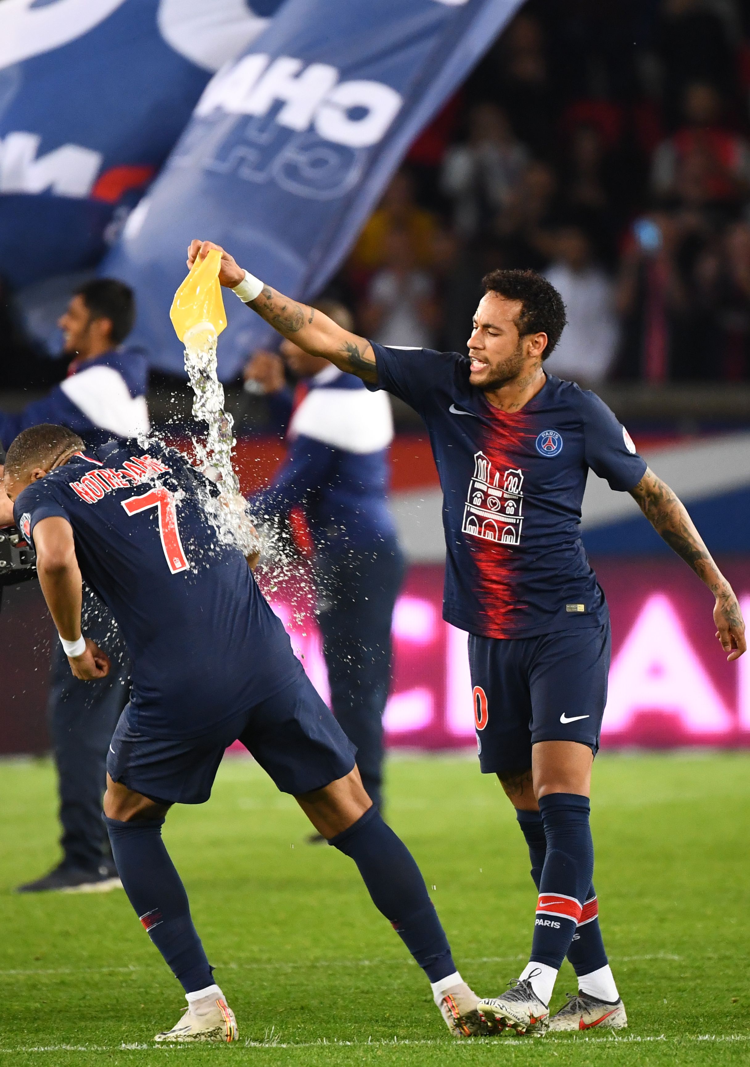 寒冰射手！萨格斯半场9中0仅得2分，邓罗7中1（手感冰凉！萨格斯半场9投全失仅2分，邓罗7投仅1中）