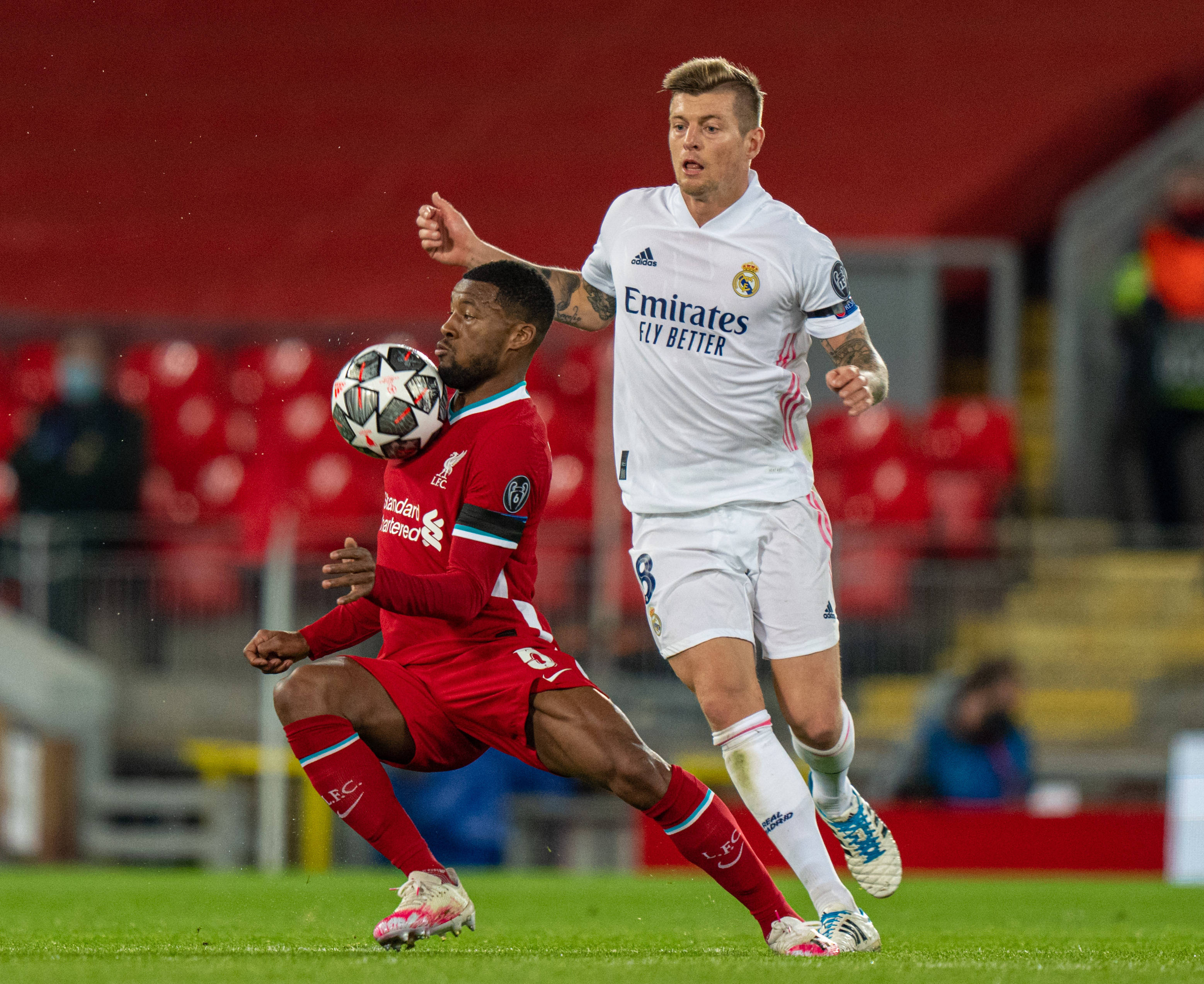 记者：巴萨有人反对买断拉什福德，因他逼抢力度不够&年薪高（记者：巴萨内部有人反对引进拉什福德，理由是逼抢力度不足且年薪过高）