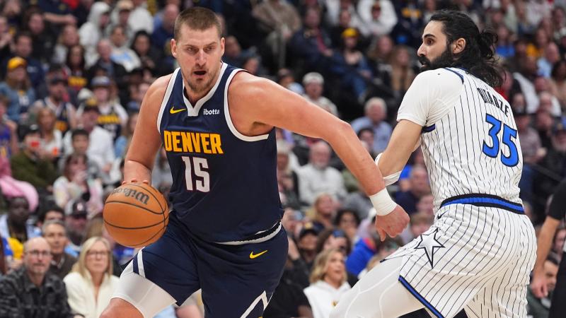 2025赛季，成都蓉城以红焰为刃、热血为甲，在三...（2025赛季，成都蓉城执赤焰为锋、披热血为甲，燃魂出征）