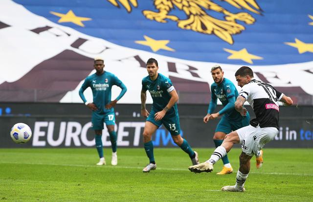 世体：克里斯滕森伤势有所好转，今天他进行了场地训练（世体：克里斯滕森伤势见改善，今日重返场地进行训练）