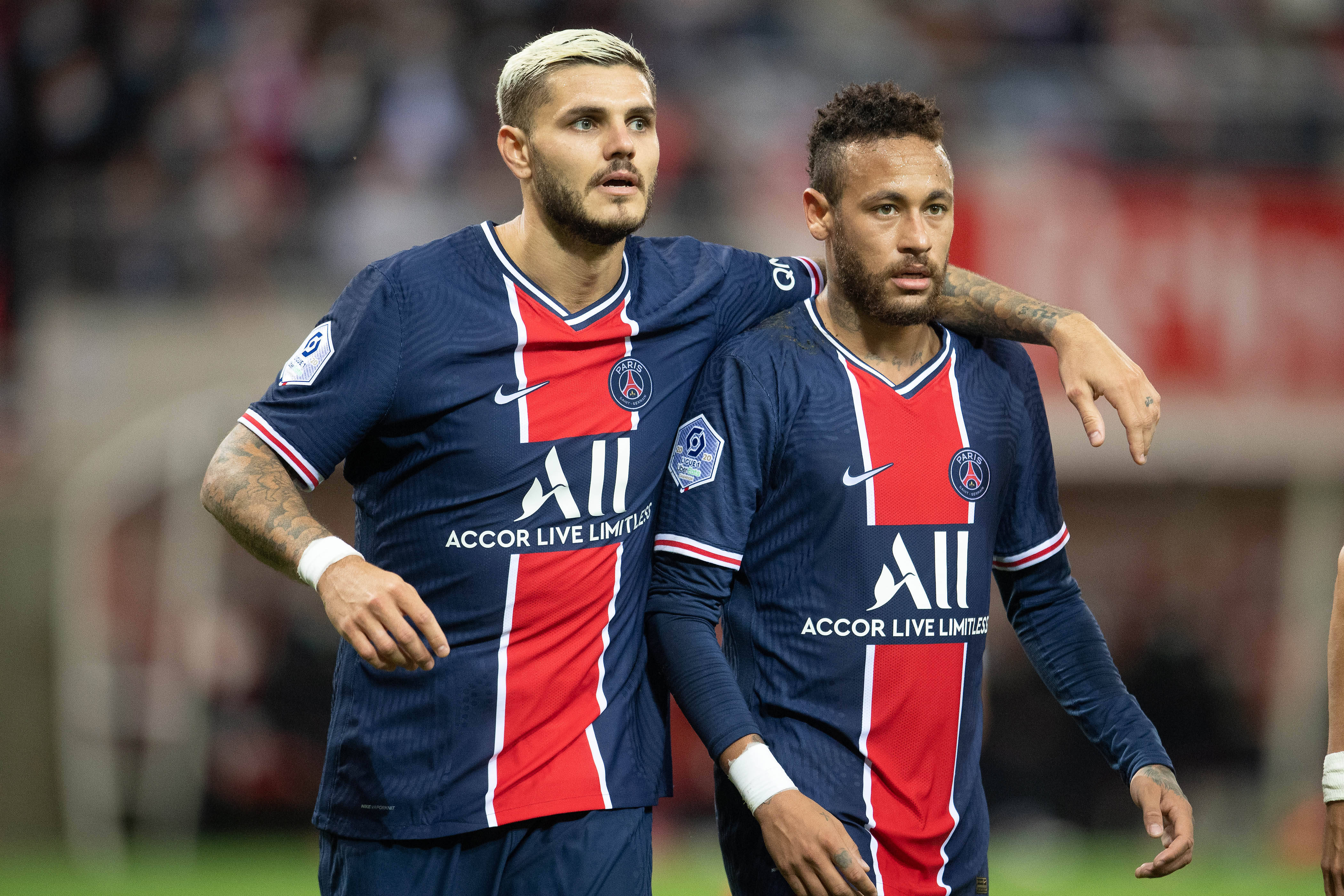 詹姆斯关键时刻稳住全队（关键时刻詹姆斯力挽狂澜稳住球队）