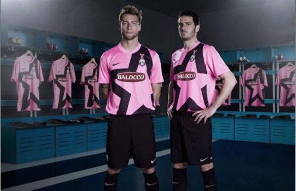 翻修球场，“连滚带爬”为的是“从从容容”（修缮球场：当下的“连滚带爬”，只为明日的“从容不迫”）