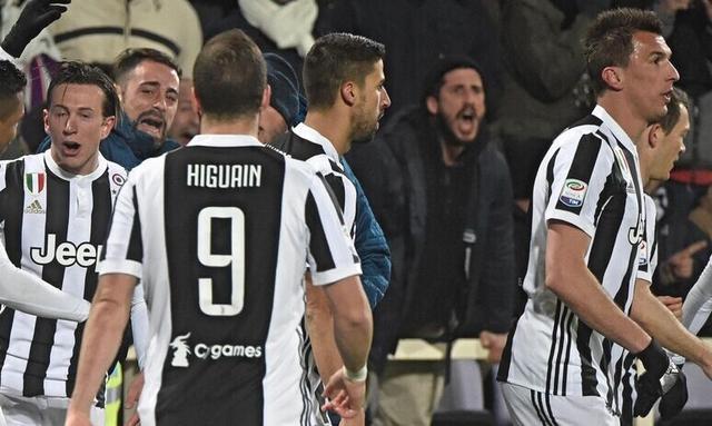 赫内斯：孔帕尼有两三个优点，他只谈论足球不给记者提供素材（赫内斯：孔帕尼有两三个长处，只聊足球，不给记者留下素材）