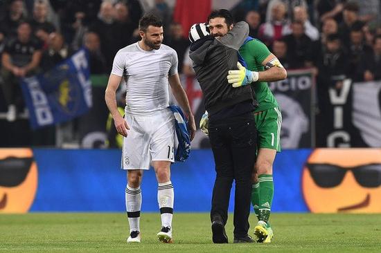 小卡空砍36+7哈登梦游，鲍威尔轰30分手刃旧主，热火送快船5连败（莱昂纳德空砍36+7，哈登失常；鲍威尔30分复仇旧主，热火再送快船五连败）